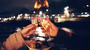 Apéritif romantique au champagne sur un bateau privatif